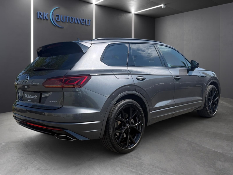 Volkswagen Touareg 3.0 V6 TSI eHybrid R 4Motion R-line El. Panodach — photo 4