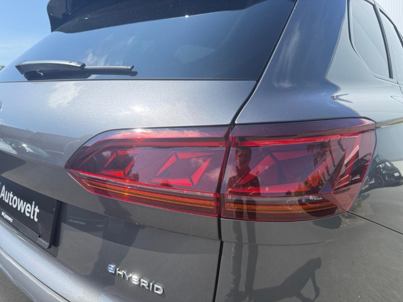 Volkswagen Touareg 3.0 V6 TSI eHybrid R 4Motion R-line El. Panodach — photo 11