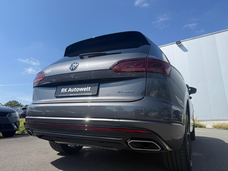 Volkswagen Touareg 3.0 V6 TSI eHybrid R 4Motion R-line El. Panodach — photo 12