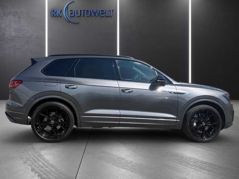 Volkswagen Touareg 3.0 V6 TSI eHybrid R 4Motion R-line El. Panodach — photo 3