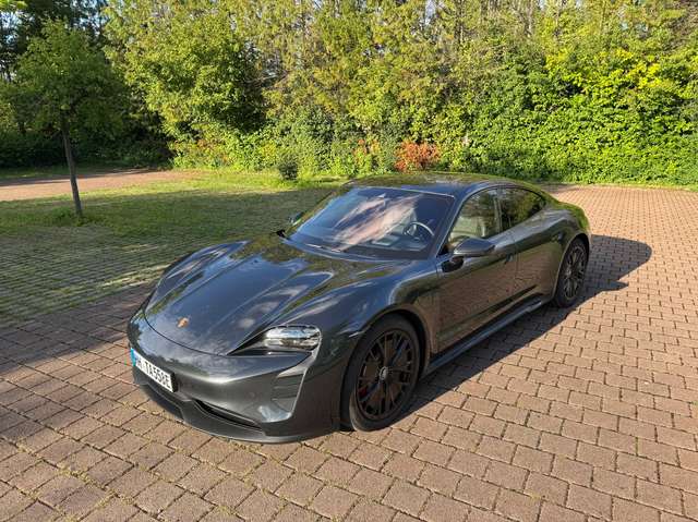 Imagine Porsche Taycan Taycan GTS Sport Turismo