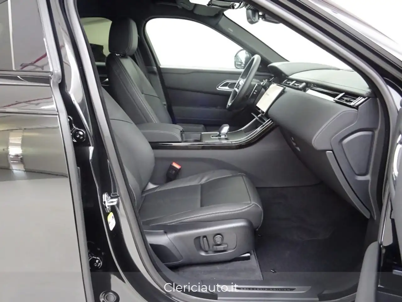 Land Rover Range Rover Velar 2026