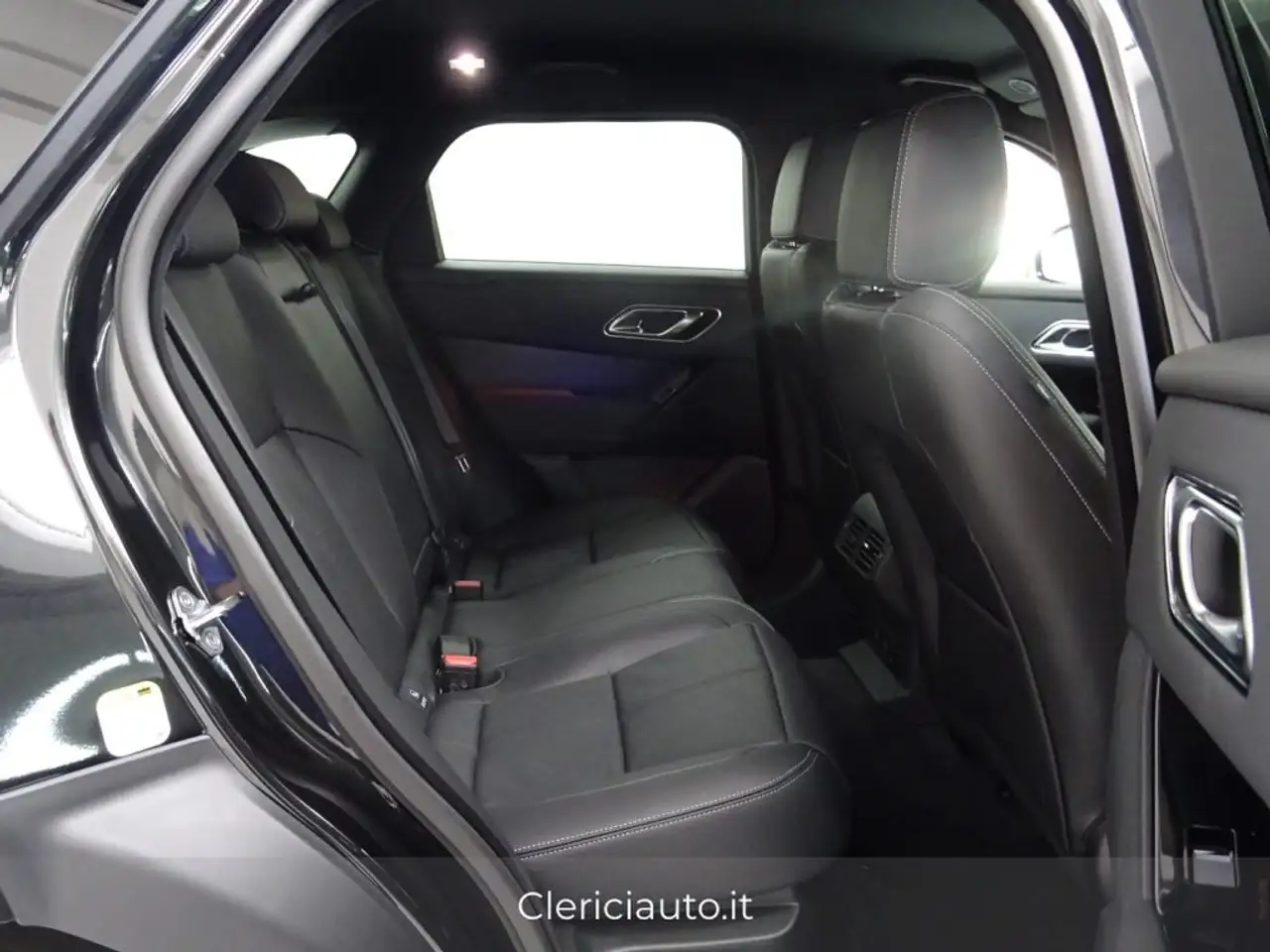Land Rover Range Rover Velar 2026
