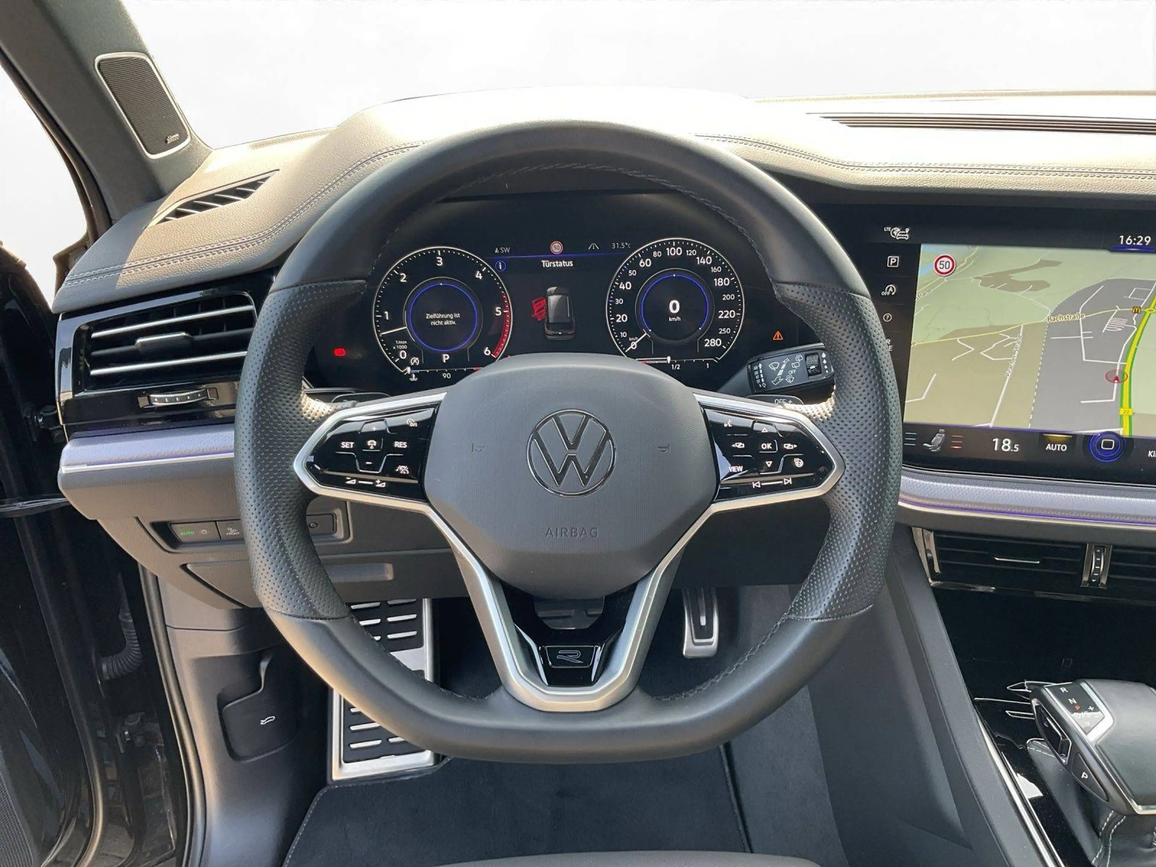 Volkswagen Touareg R-Line 4Motion — photo 7
