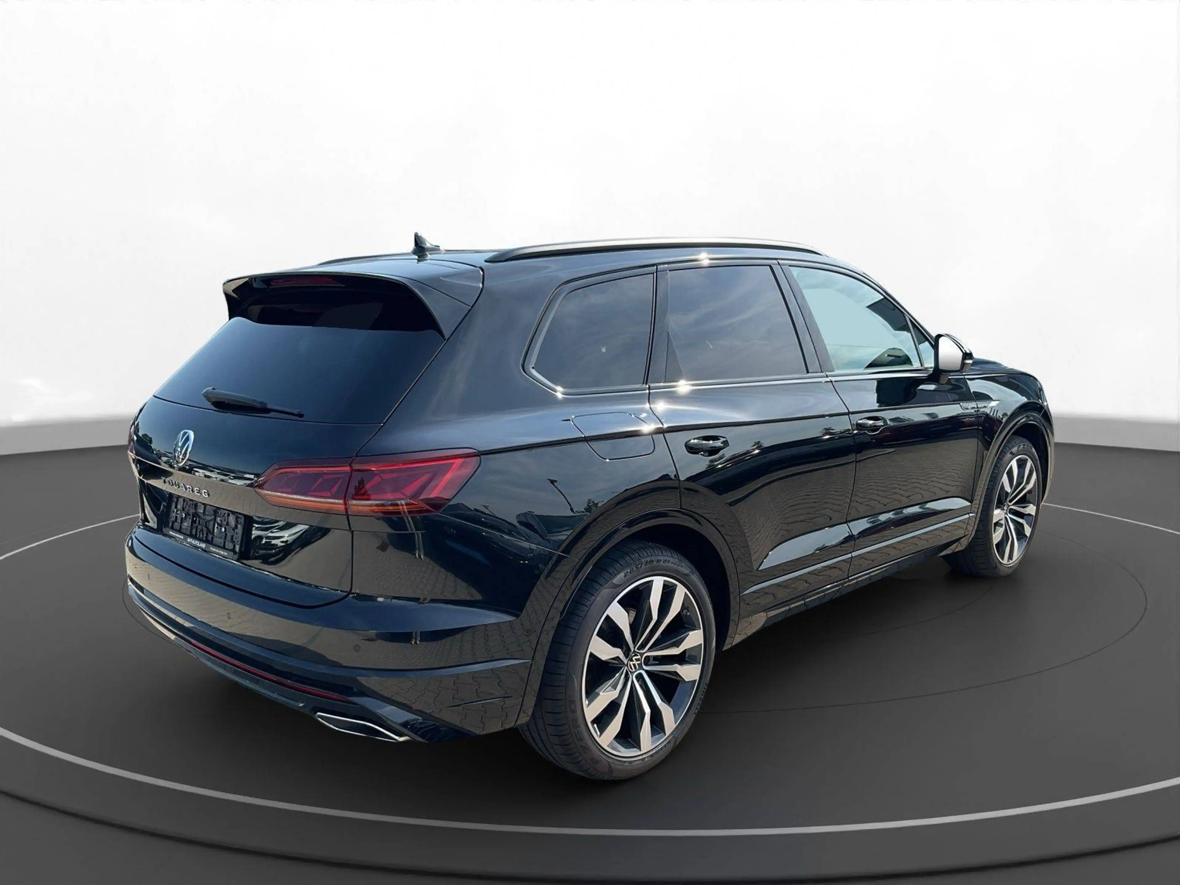 Volkswagen Touareg R-Line 4Motion — photo 3