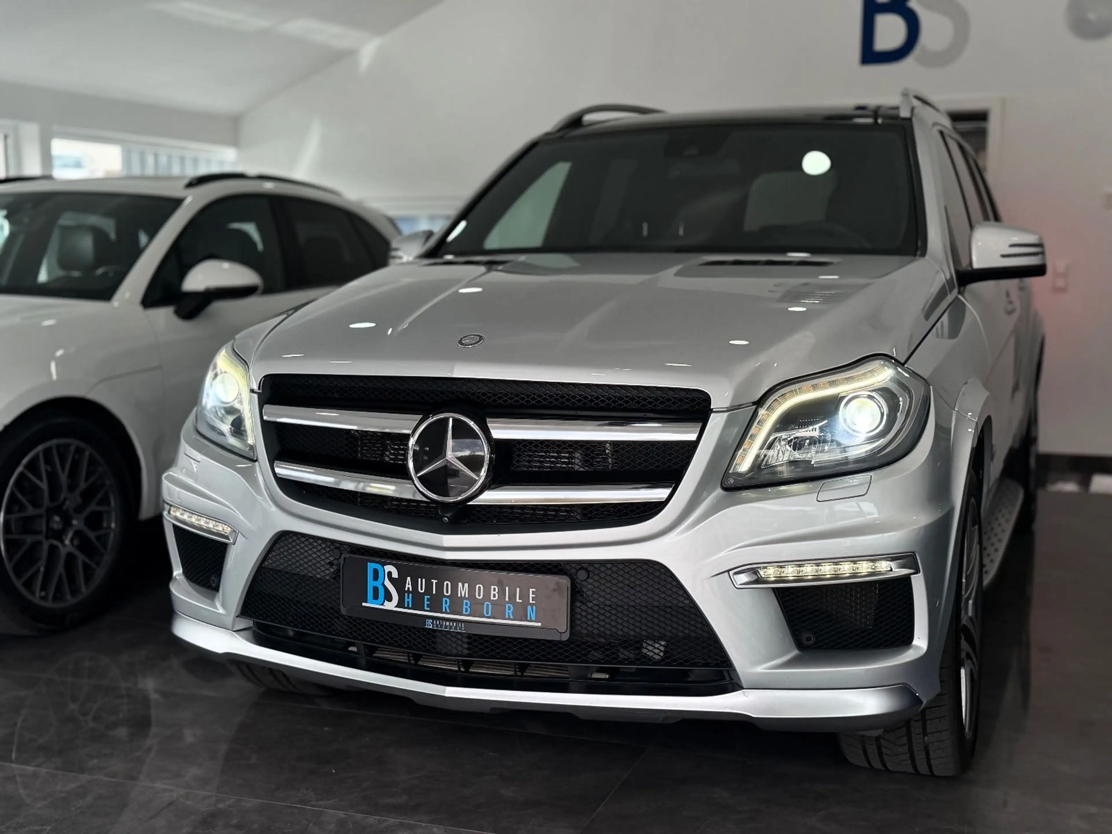 Mercedes-Benz GL 63 AMG GL63 AMG 4Matic/designo/360°/Pano/HK/Luft/Memory — photo 5