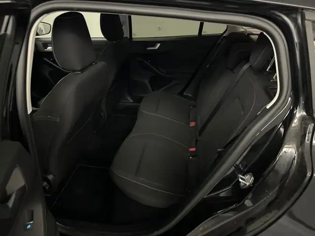 Ford Focus view 9