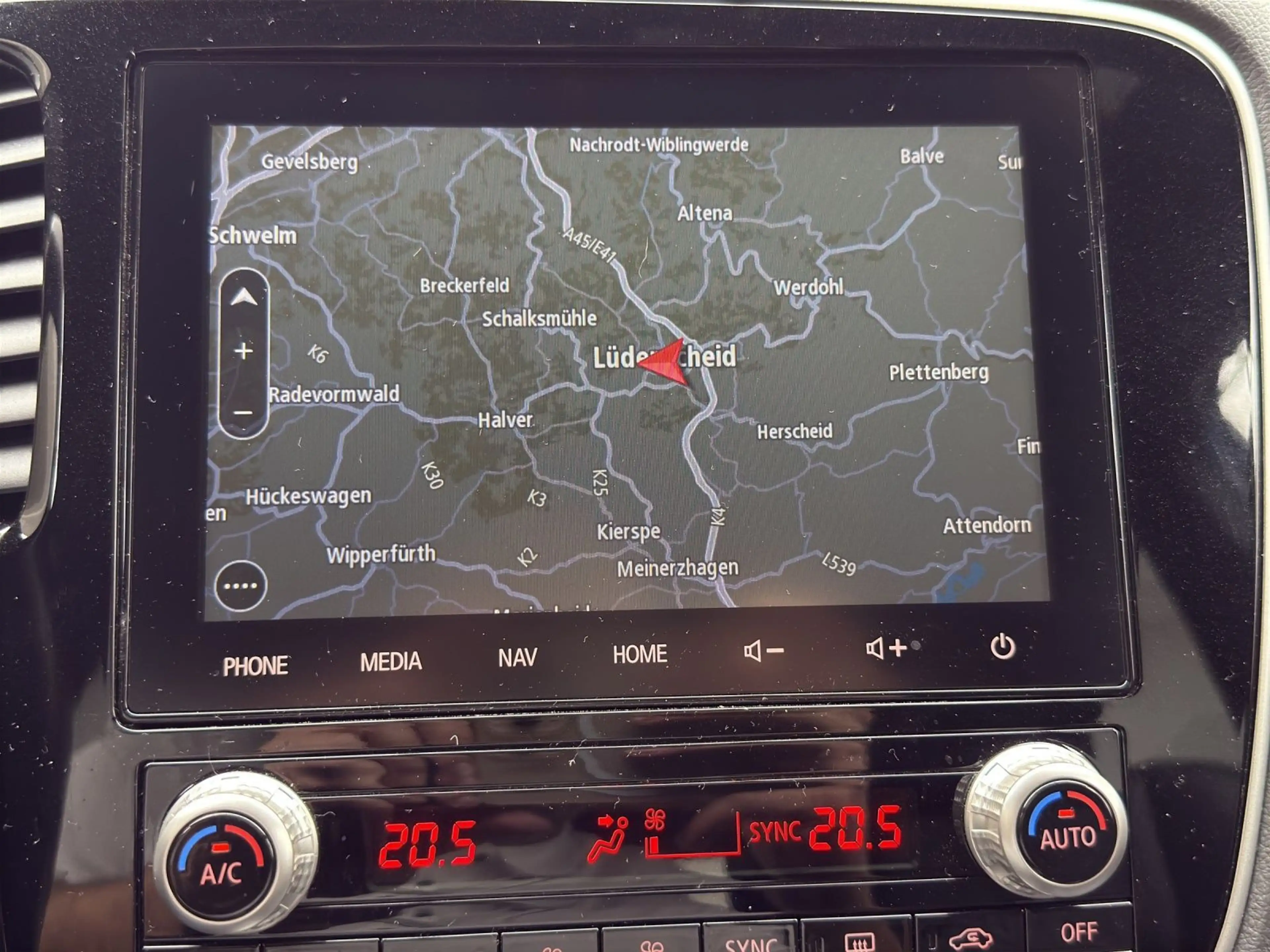 Mitsubishi Outlander 2.4 PHEV Plug-in Hybrid 4WD PLUS LEDER — photo 12
