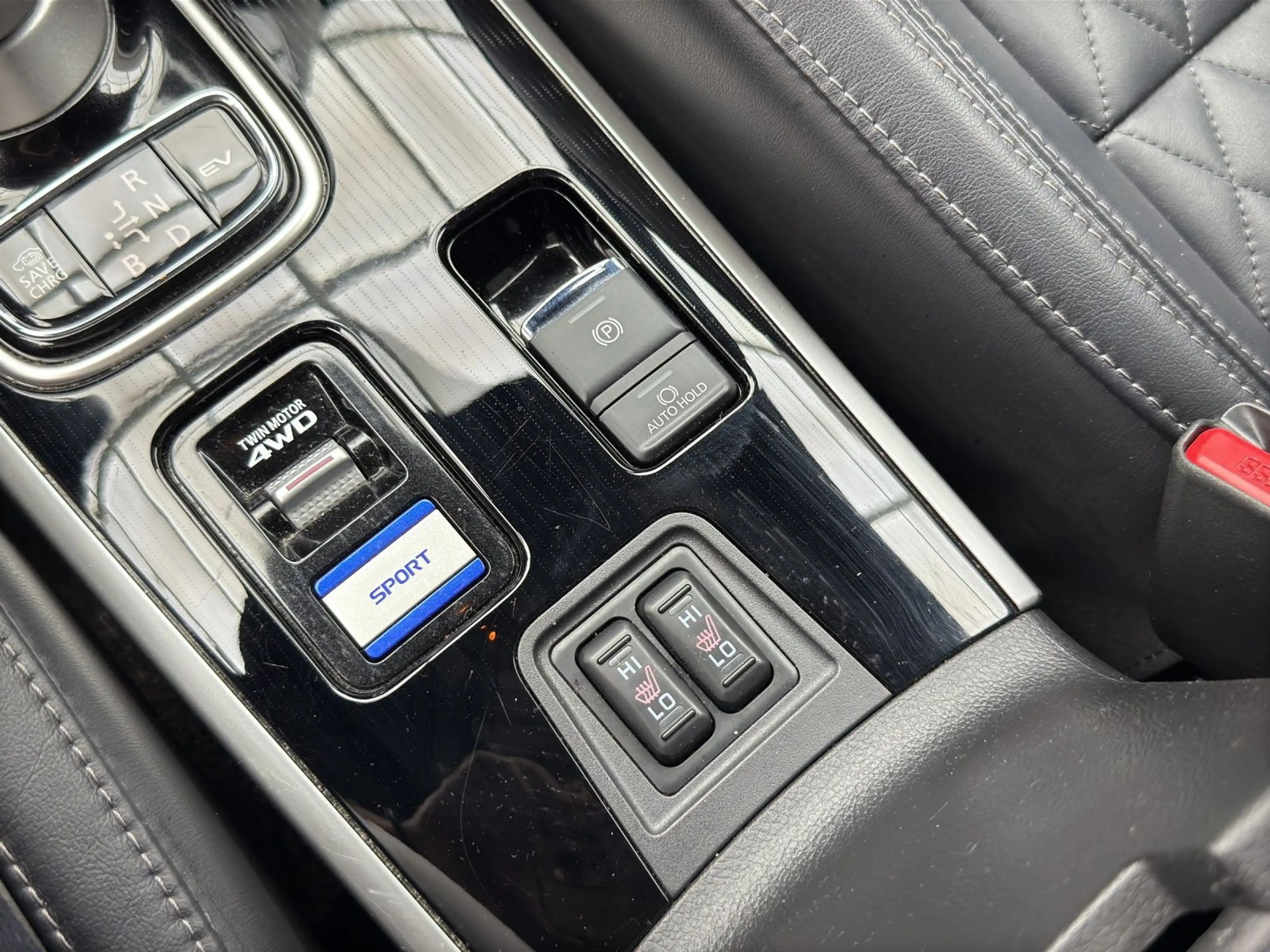 Mitsubishi Outlander 2.4 PHEV Plug-in Hybrid 4WD PLUS LEDER — photo 18