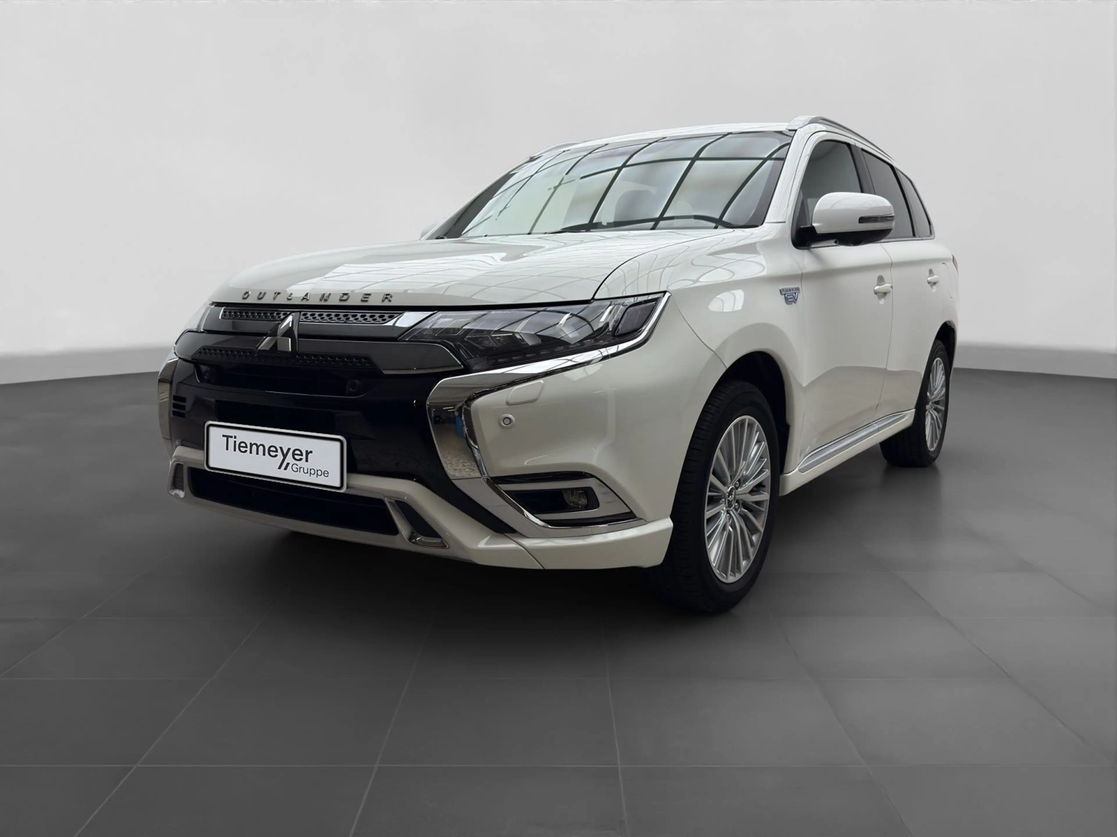 Mitsubishi Outlander 2.4 PHEV Plug-in Hybrid 4WD PLUS LEDER — photo 2