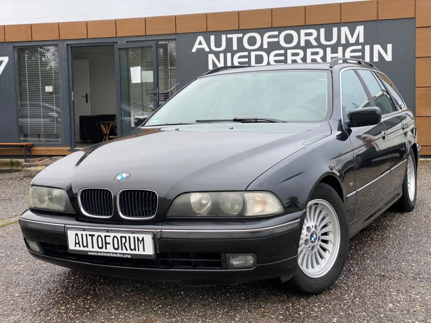 BMW 523 i A 2.5 Touring E39 Černá - 1