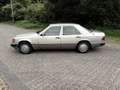 Mercedes-Benz E 230 W 124 Gold - thumbnail 4