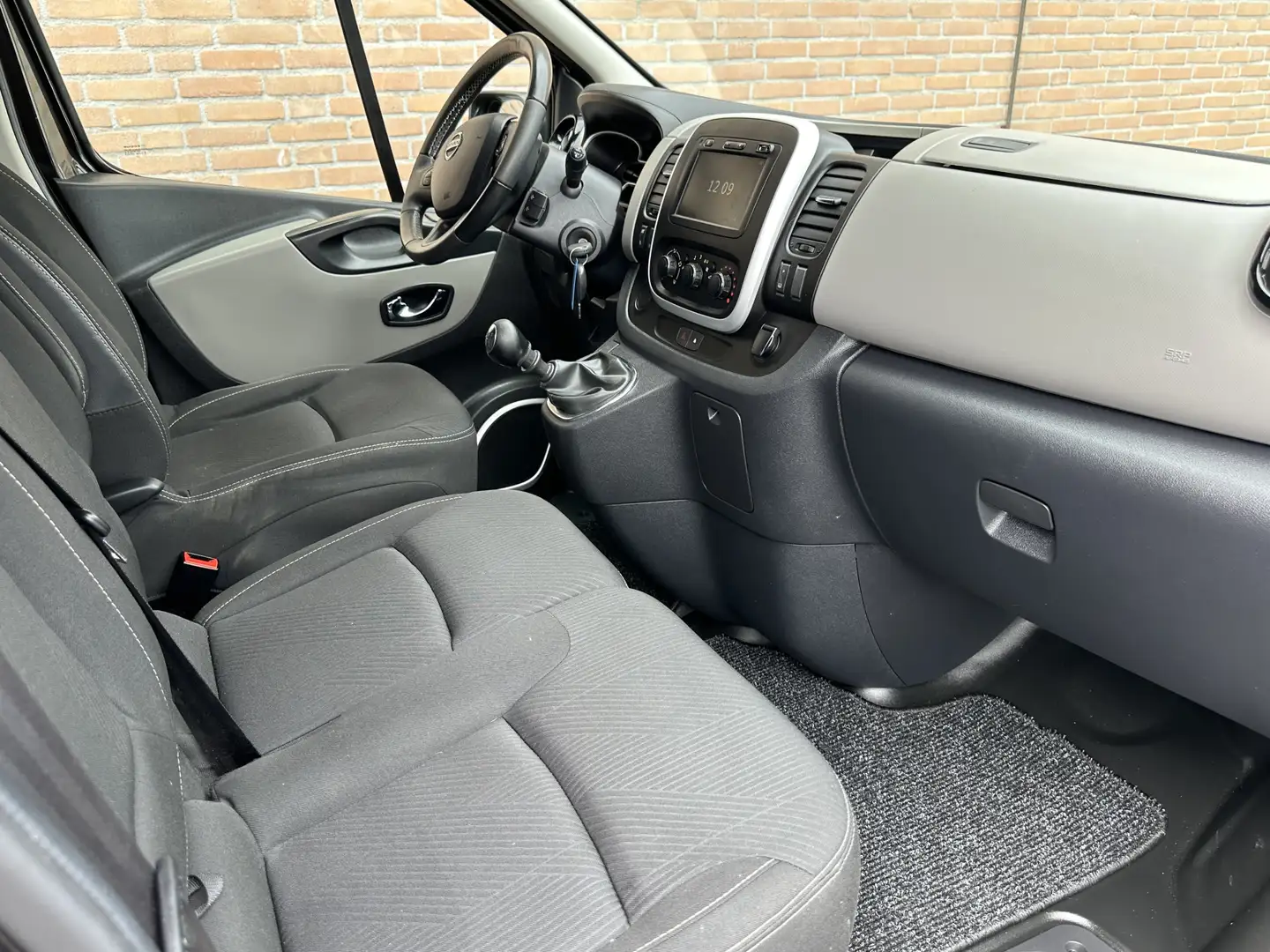 Nissan NV300 1.6dCi 125PK Lang Black Edition / Cruisecontrol / Schwarz - 2
