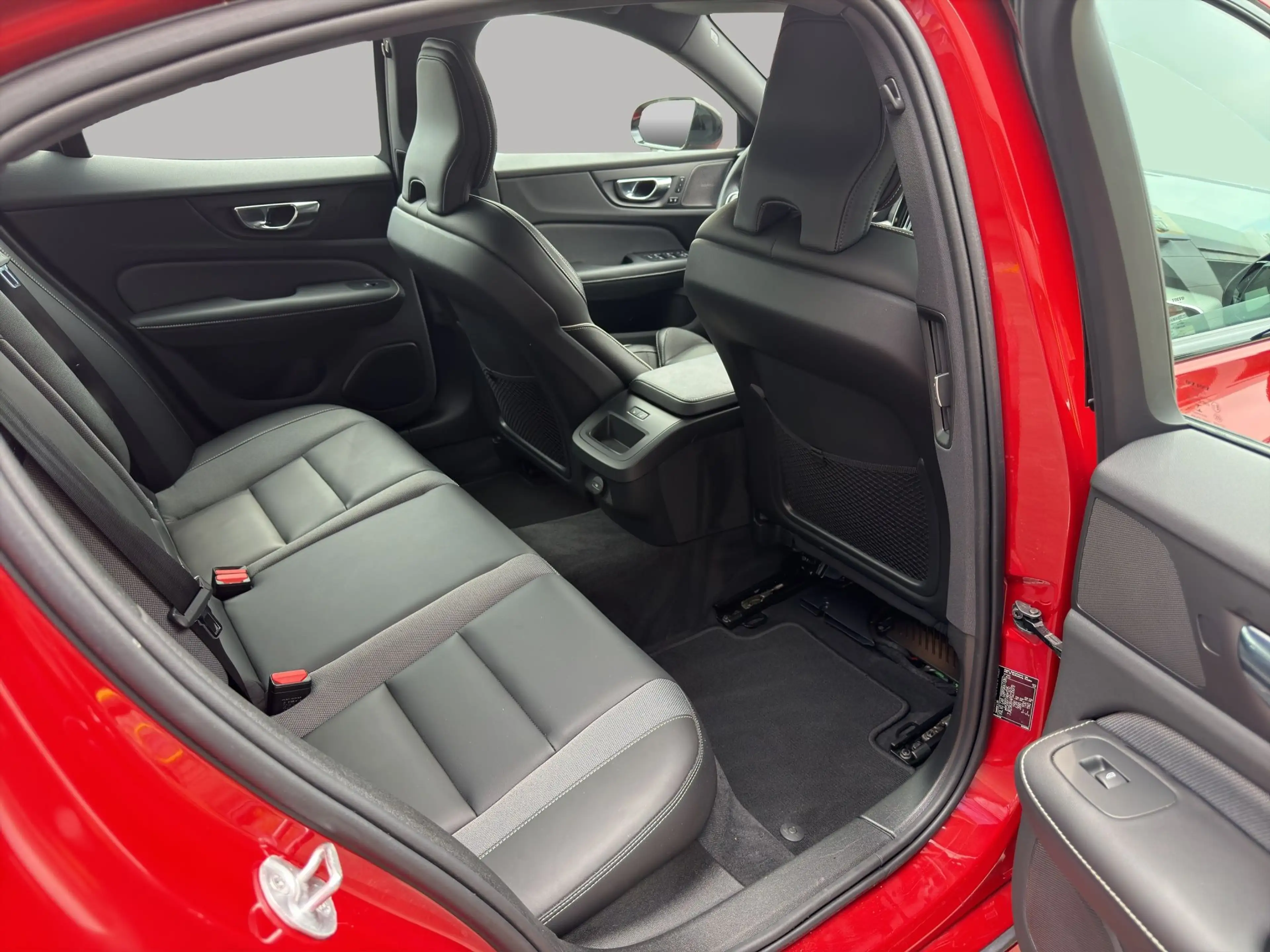 Volvo S60 B4 Plus Dark+Allwetter+Schiebed+360° — photo 9