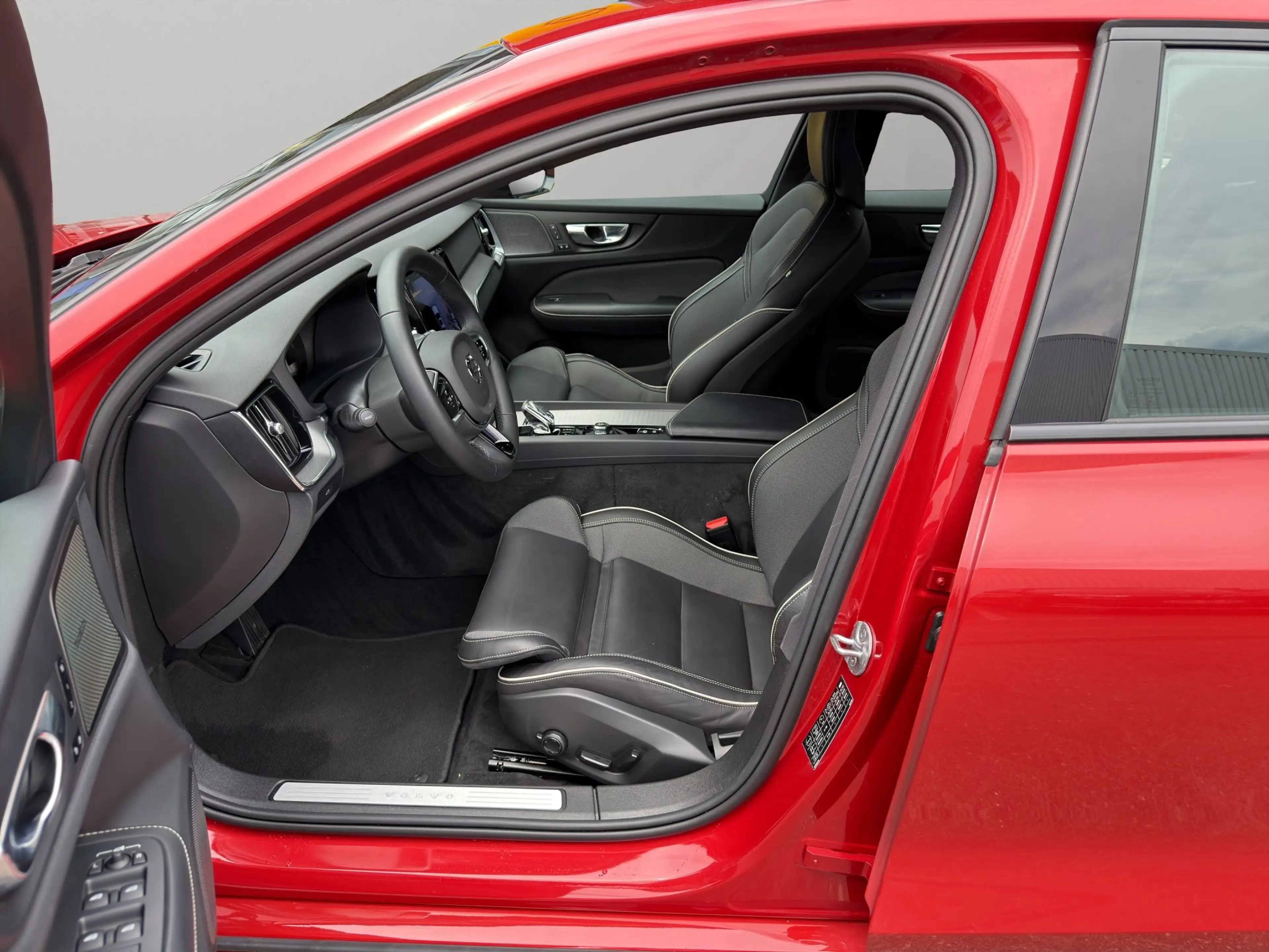 Volvo S60 B4 Plus Dark+Allwetter+Schiebed+360° — photo 5