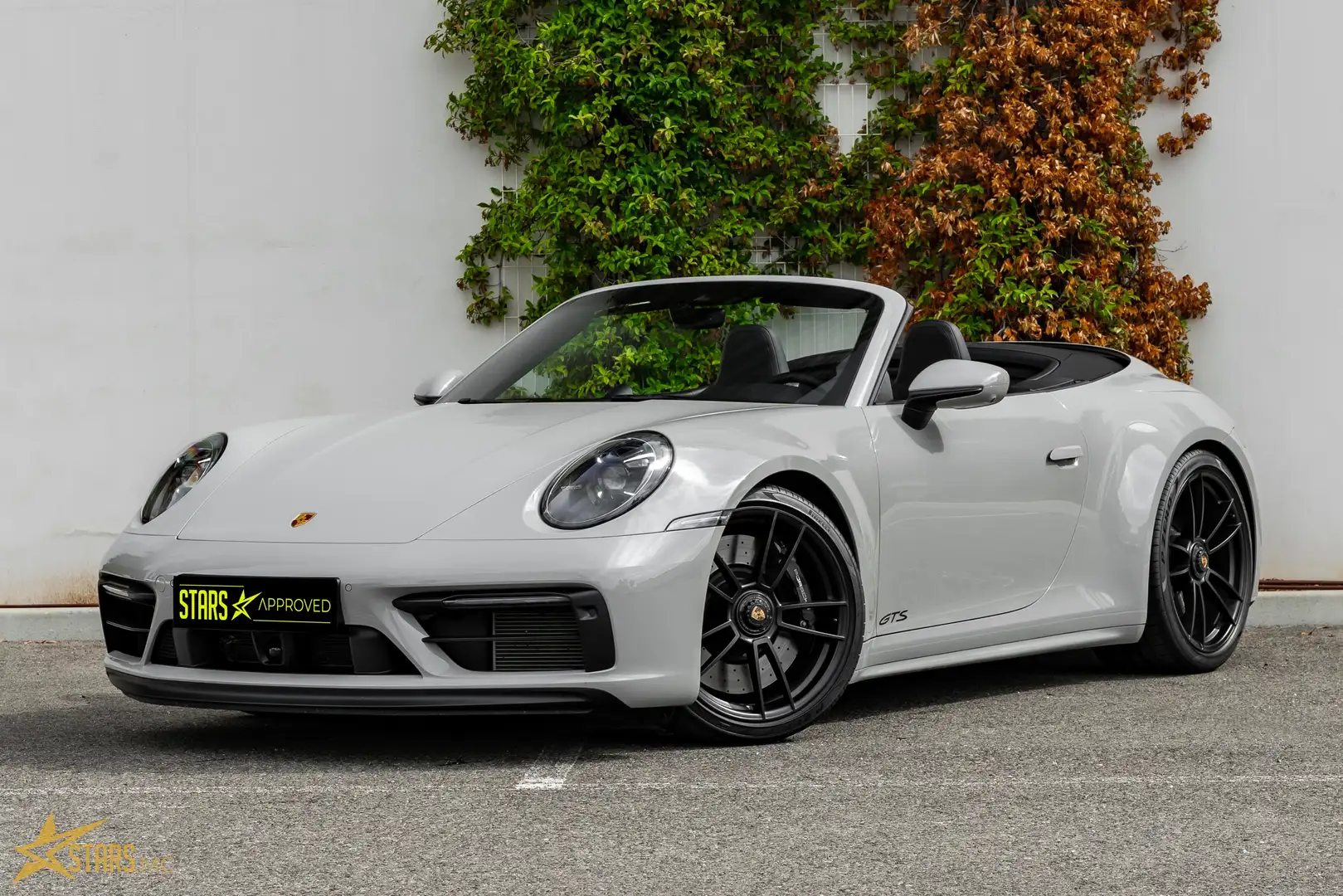 Porsche 992 911 Carrera 4 Cabriolet 3.0i 480 PDK GTS Grau - 2