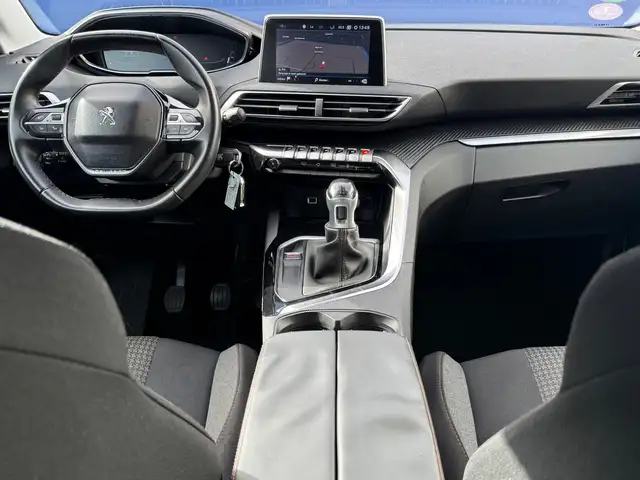 Peugeot 3008 view 2