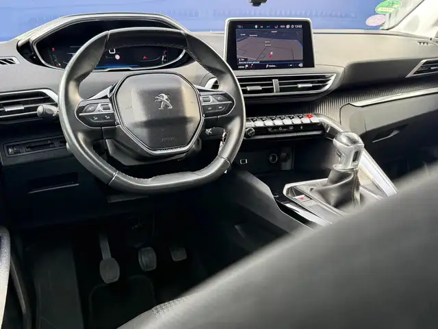 Peugeot 3008 view 13