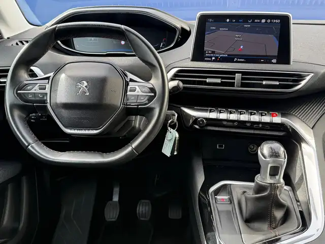 Peugeot 3008 view 4