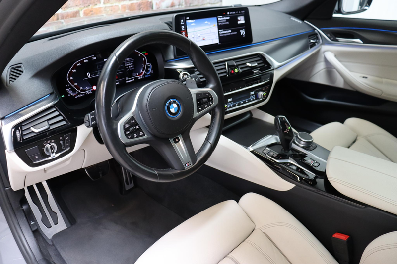 BMW 530 5-serie Touring 530e xDrive High Executive M Sport — photo 15