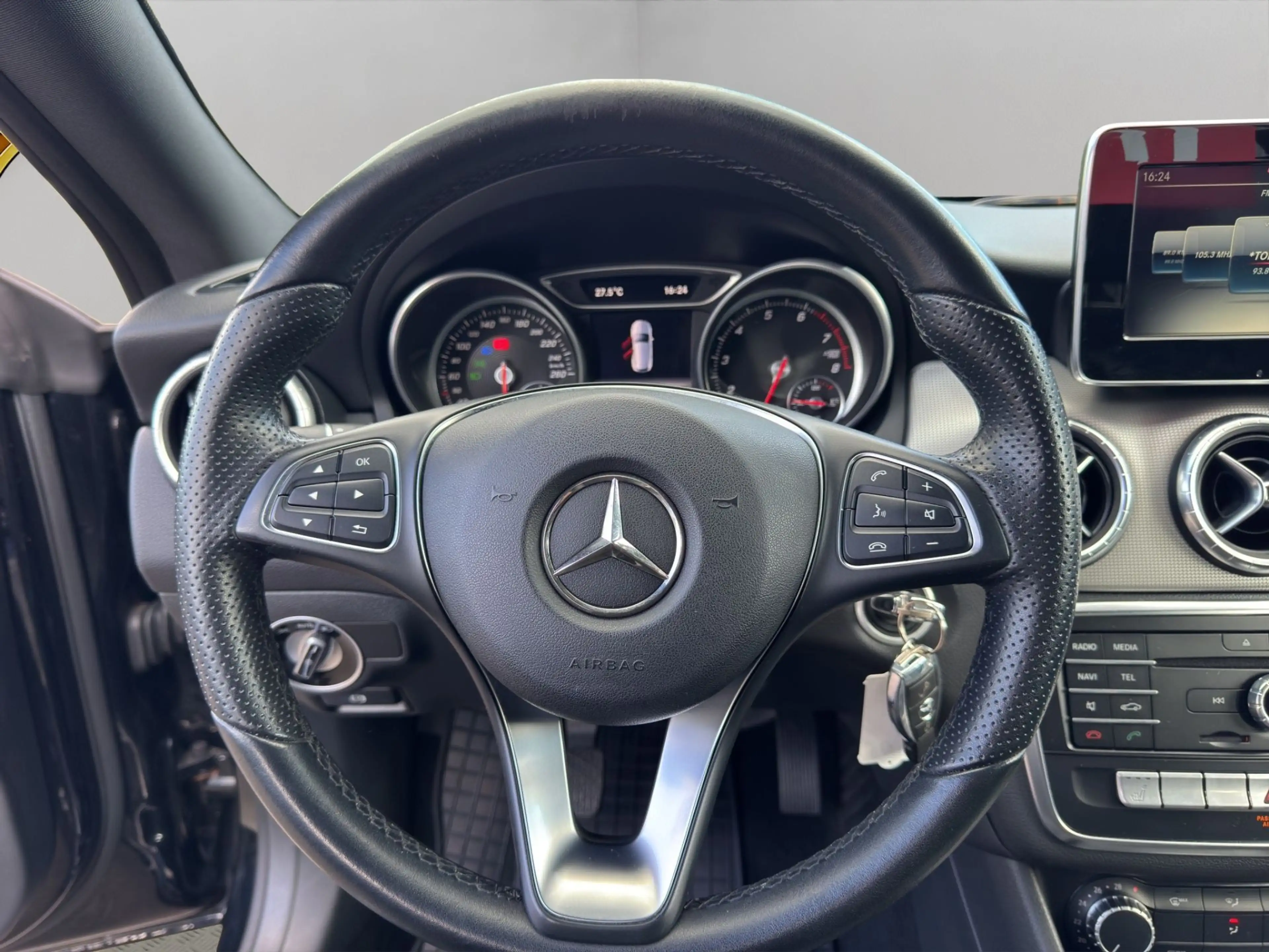 Mercedes-Benz CLA 180 Shooting Brake Score — photo 13