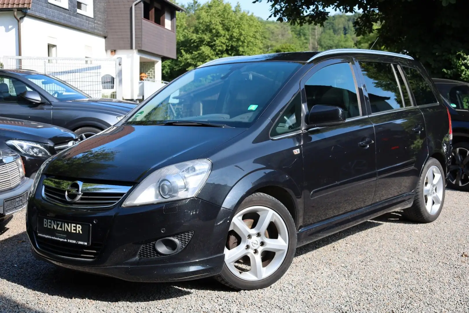 Opel Zafira 1.8 Family Plus/7-SITZER/NAVI/AHK/SPORT/ Schwarz - 1