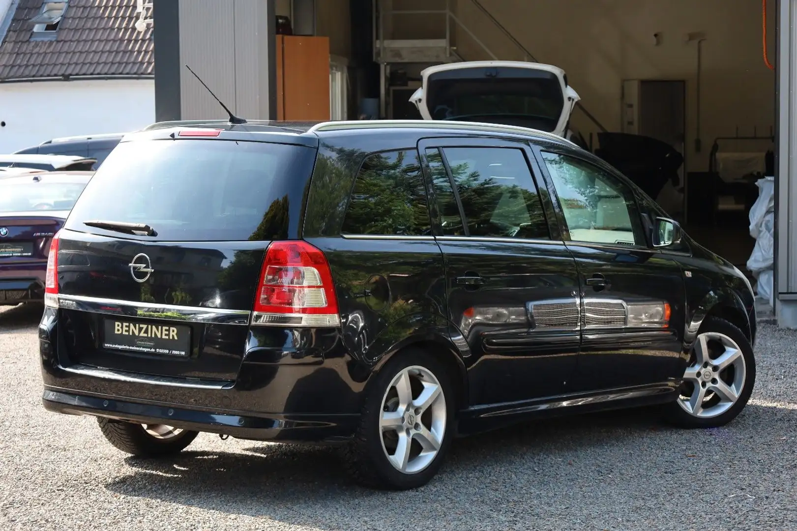 Opel Zafira 1.8 Family Plus/7-SITZER/NAVI/AHK/SPORT/ Schwarz - 2