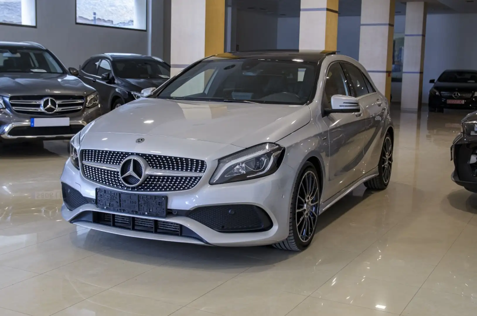 Mercedes-Benz A 200 200d 7G-DCT Grau - 1