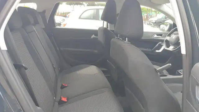 Peugeot 308 view 11