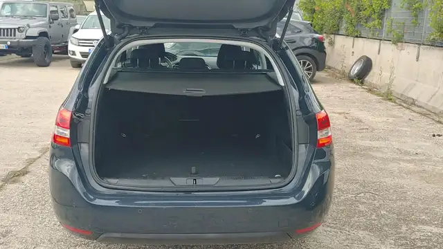 Peugeot 308 view 14