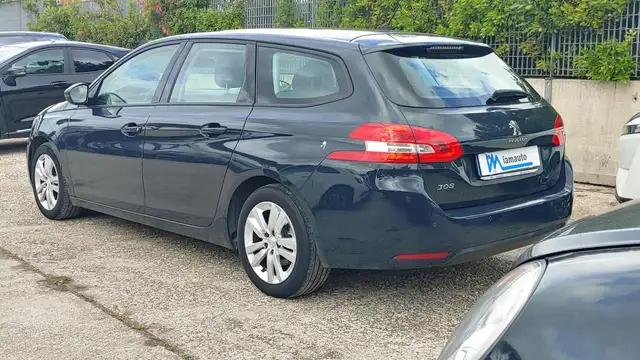 Peugeot 308 view 3