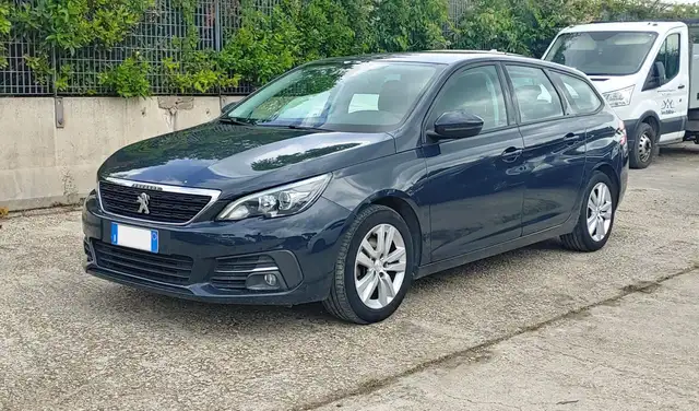 Peugeot 308 view 2