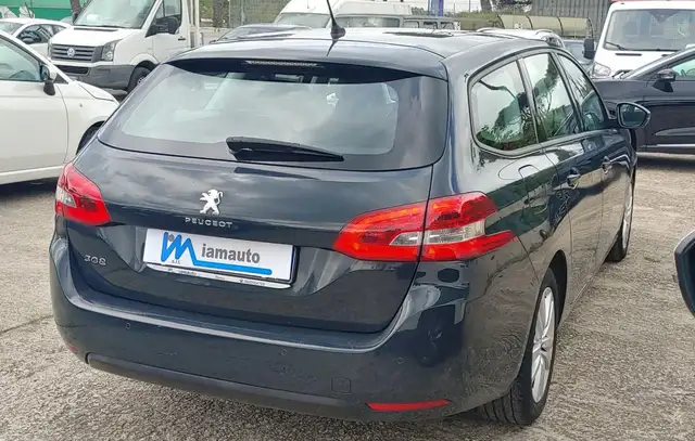 Peugeot 308 view 4