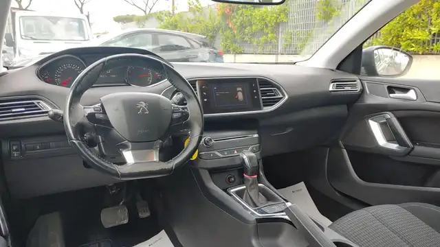 Peugeot 308 view 5