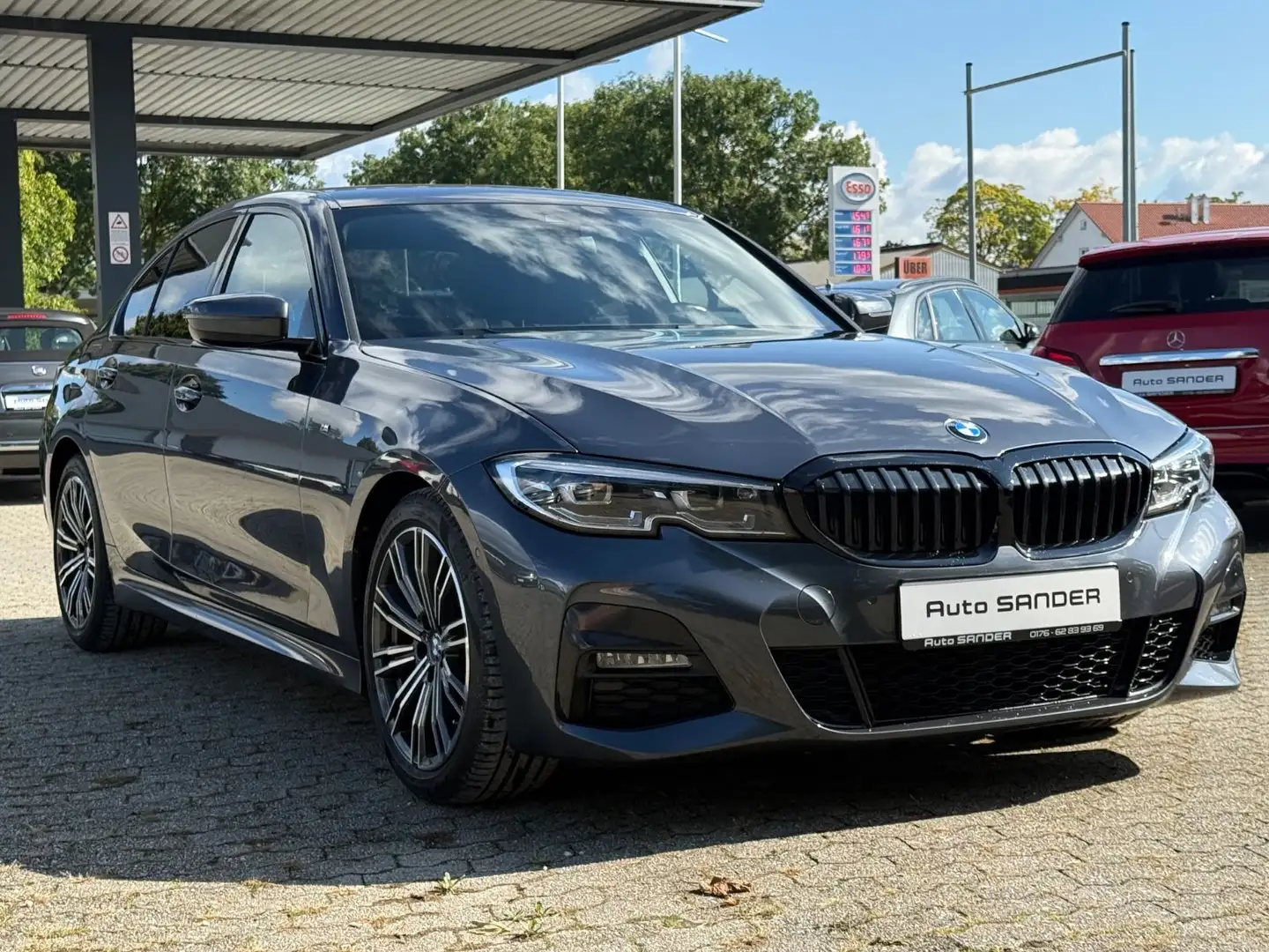 BMW 320 i M Sport Limousine KAMERA NAVI DAB CARPLAY Grau - 2
