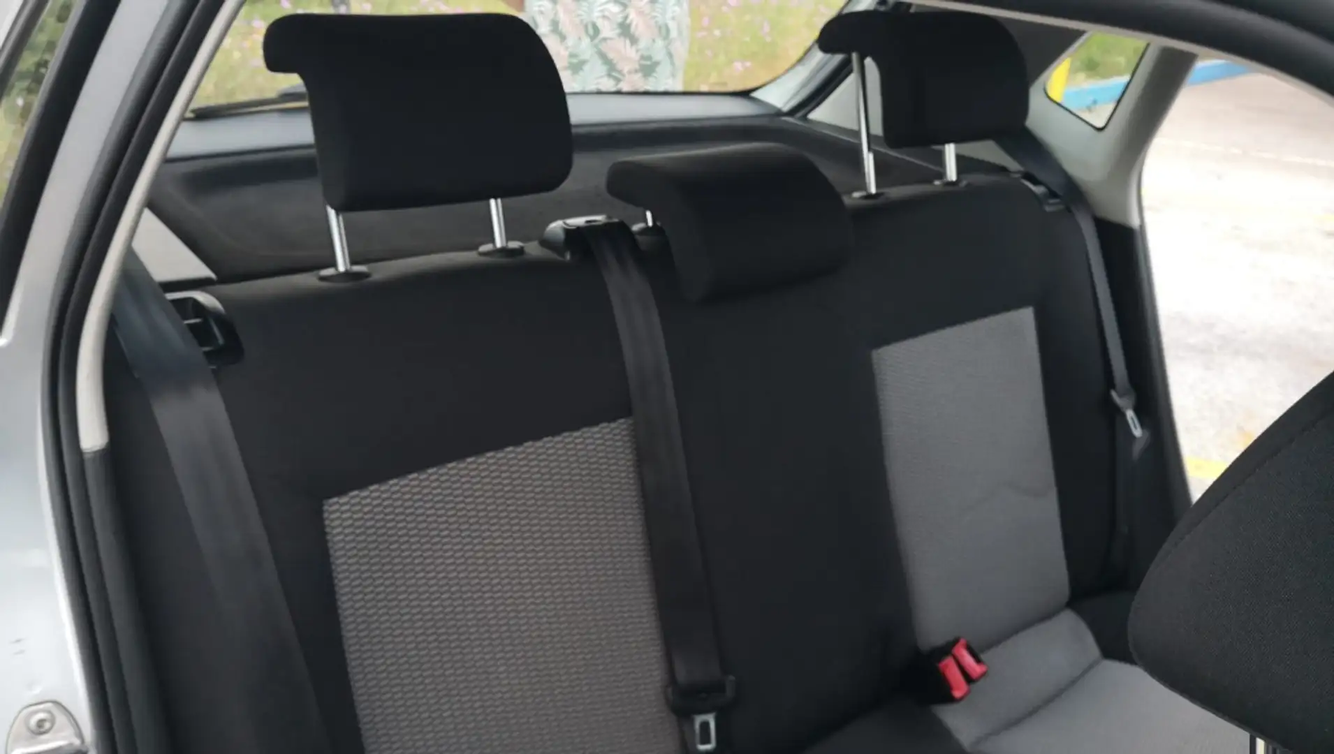 Volkswagen Polo 1.2 Advance BMT Gris - 2