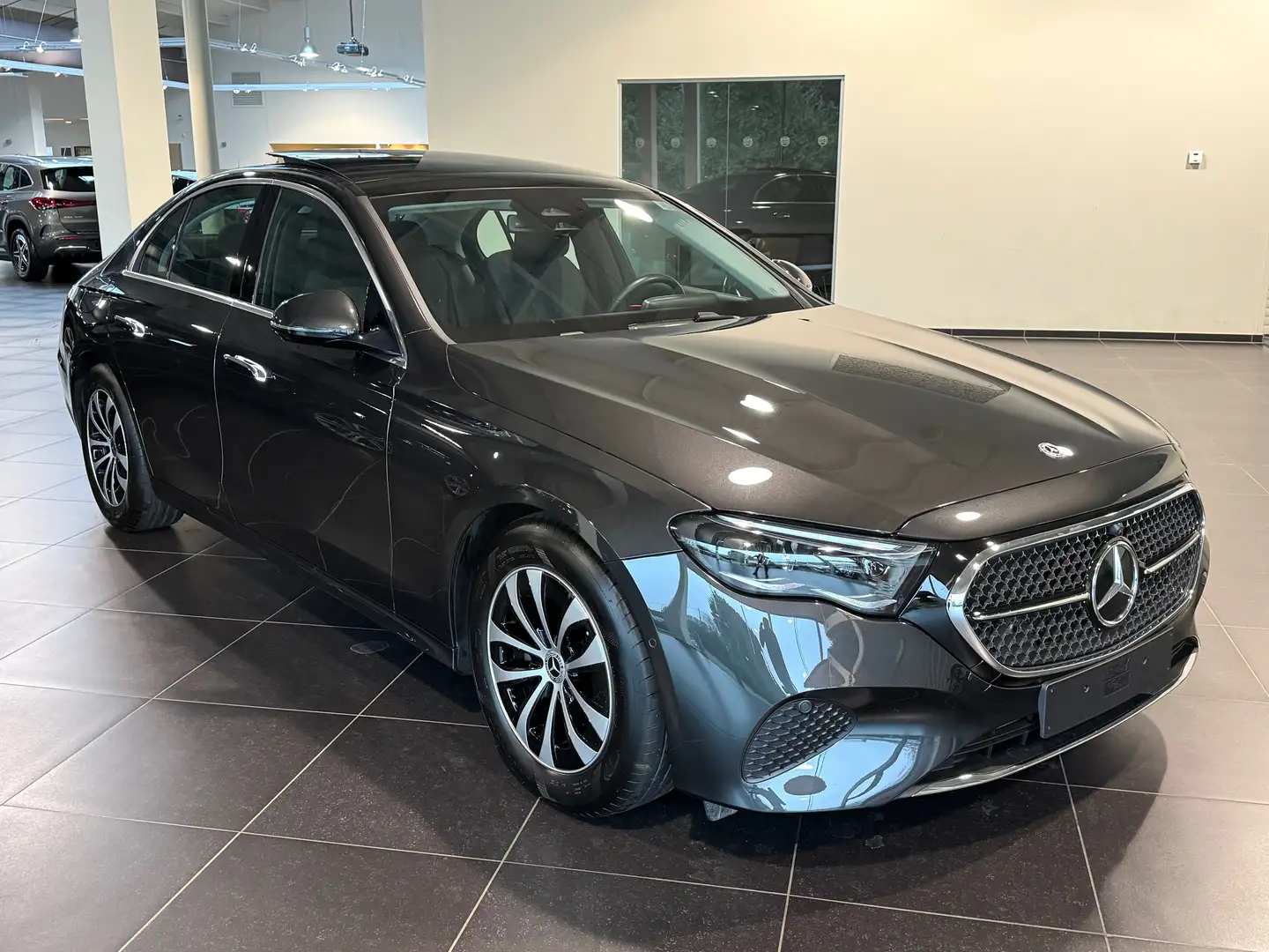 Mercedes-Benz E 220 d Avantgarde Panorama, 360 Camera, Distronic, Pdc, Gris - 2