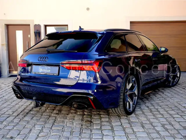 Audi RS6 Avant view 3