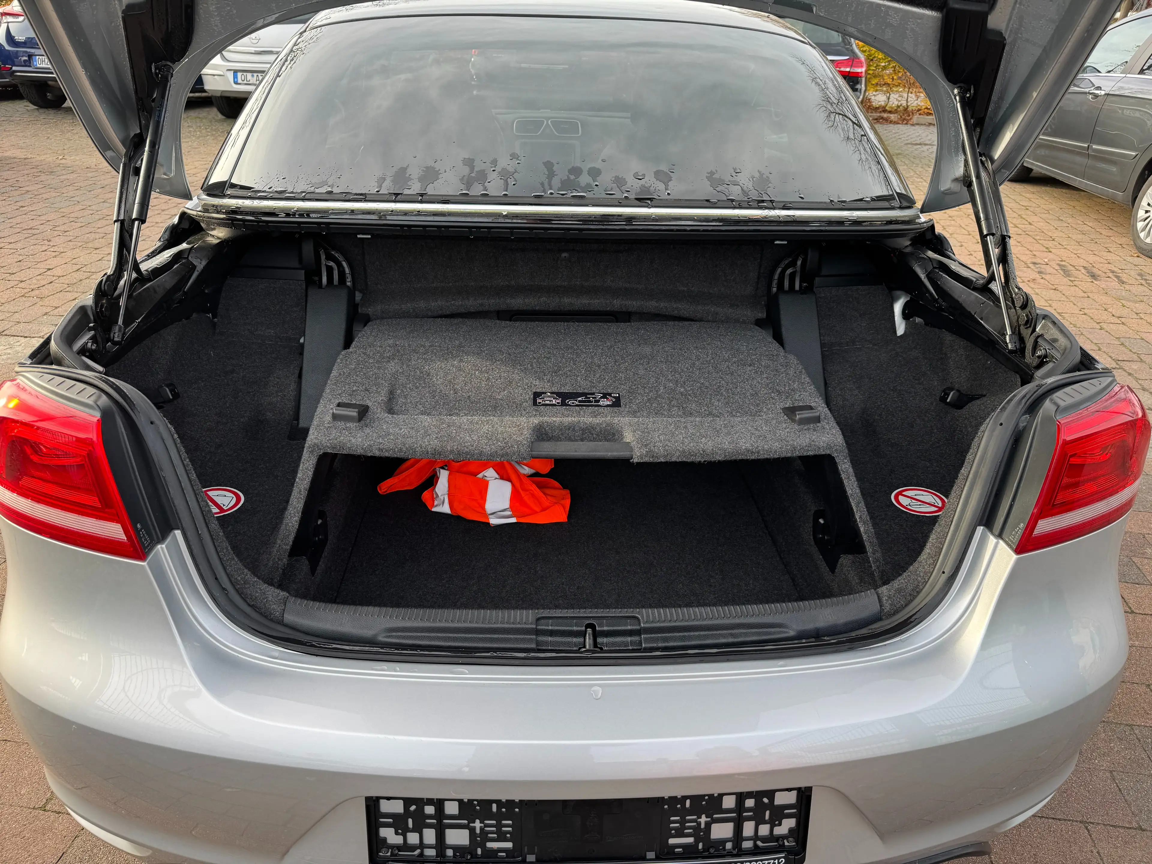 Volkswagen Eos Basis-Cabiro+NAV-Shzg — photo 11