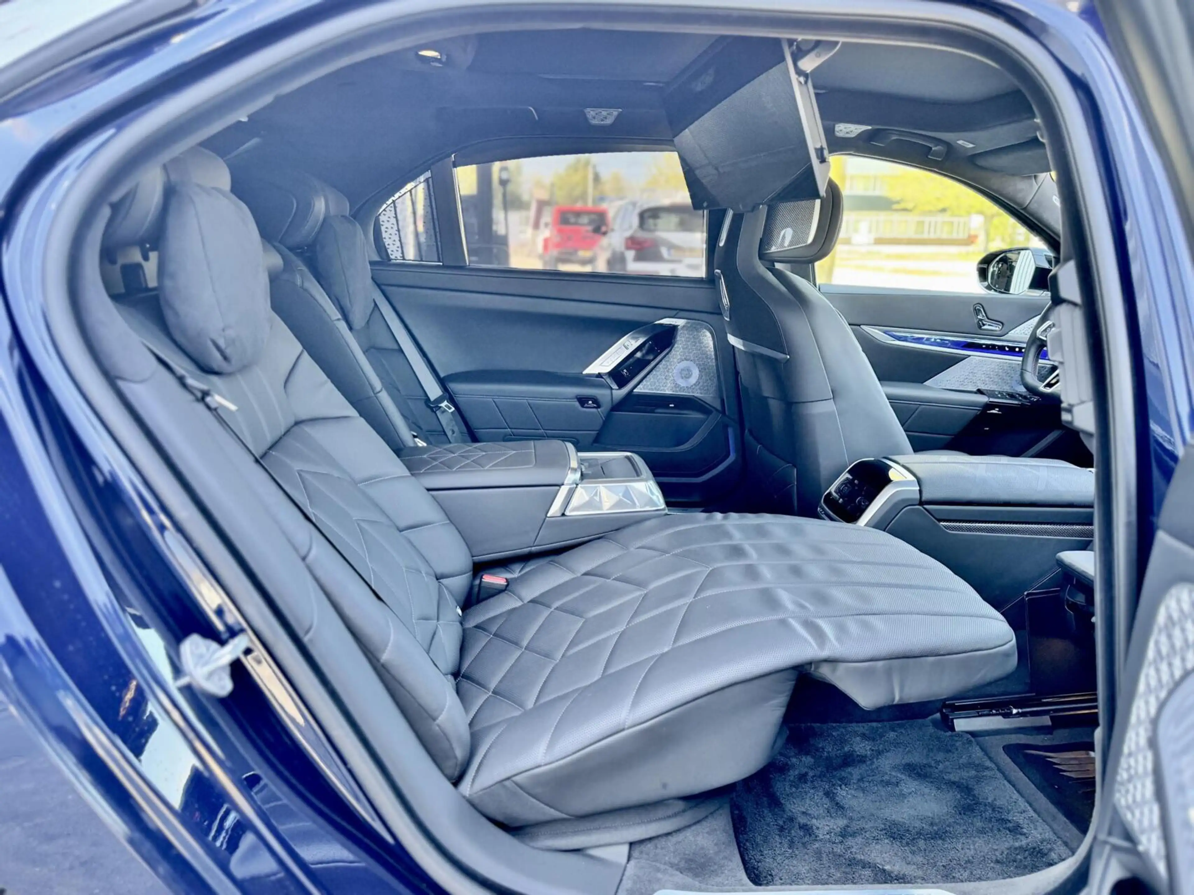 BMW i7 M70 xDrive 106 kWh|Executive Lounge|Bowers & Wilki — photo 7