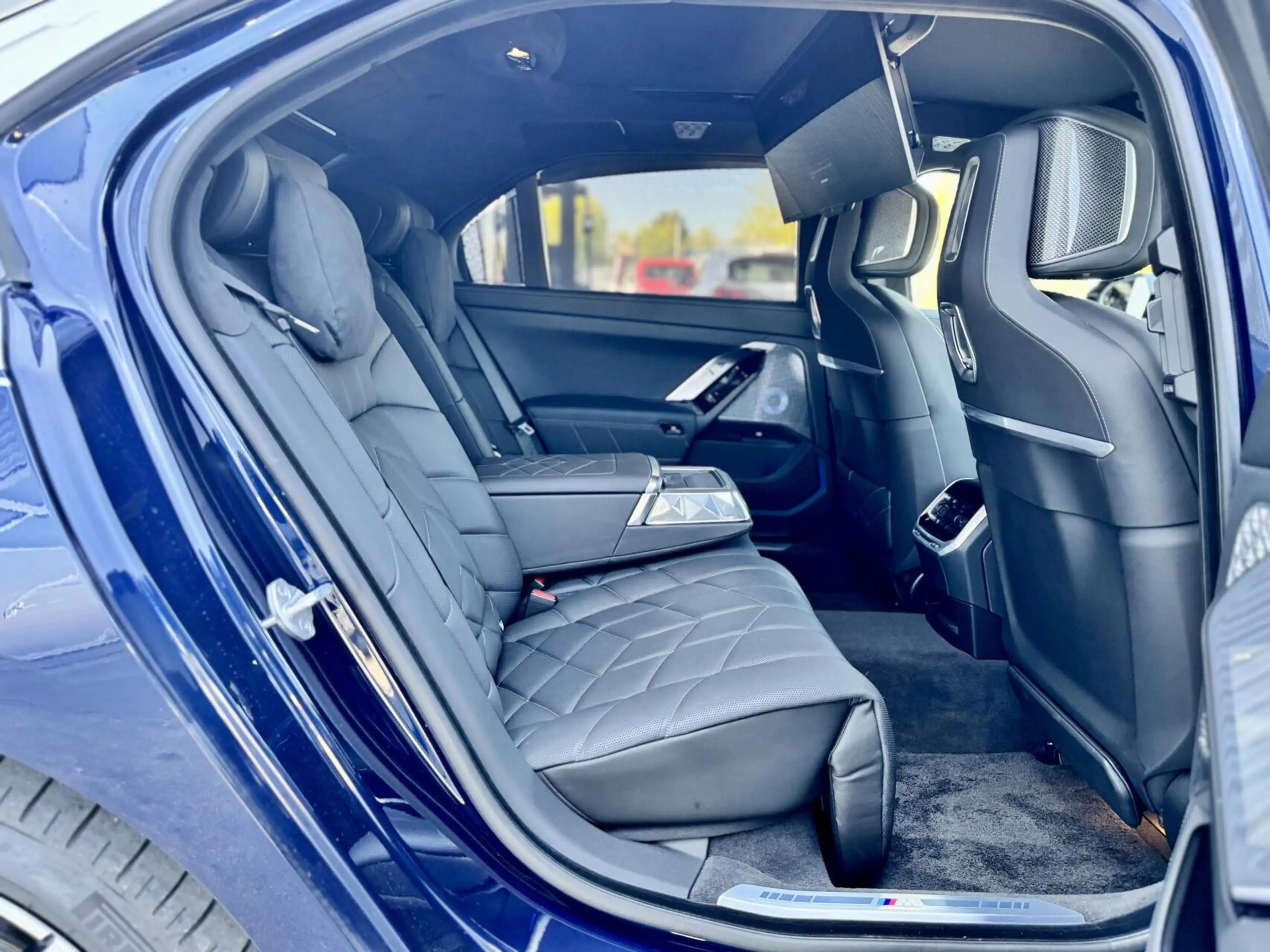 BMW i7 M70 xDrive 106 kWh|Executive Lounge|Bowers & Wilki — photo 6