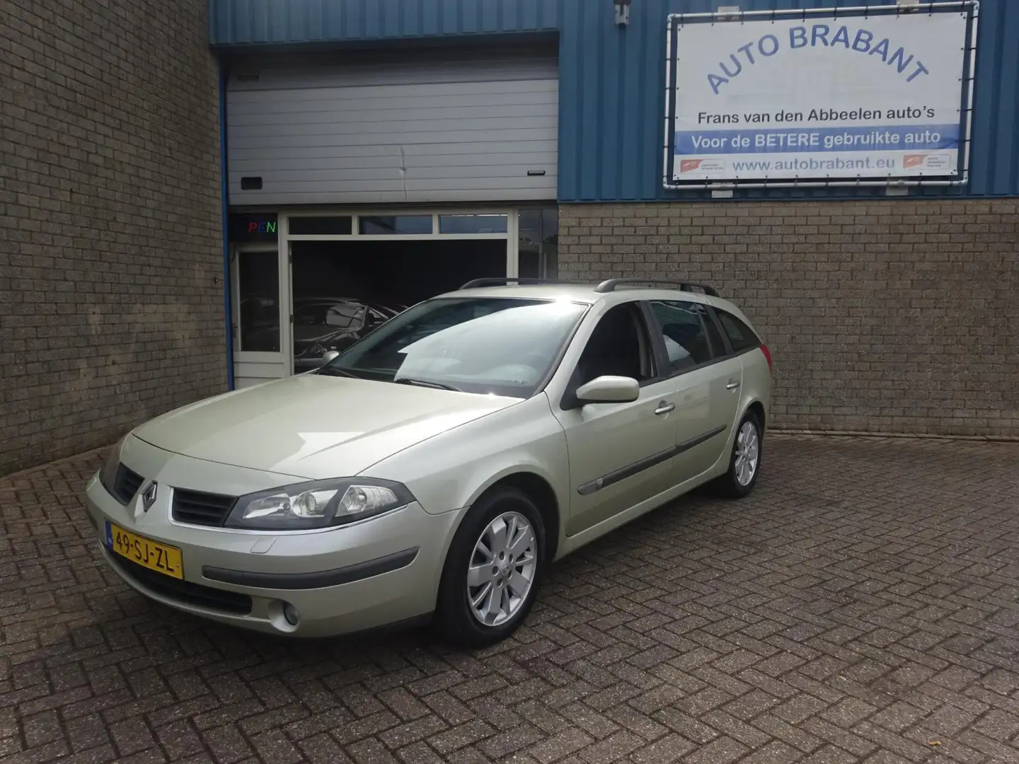 Renault Laguna Grand Tour 2.0-16V T Tech Line Amarillo - 1