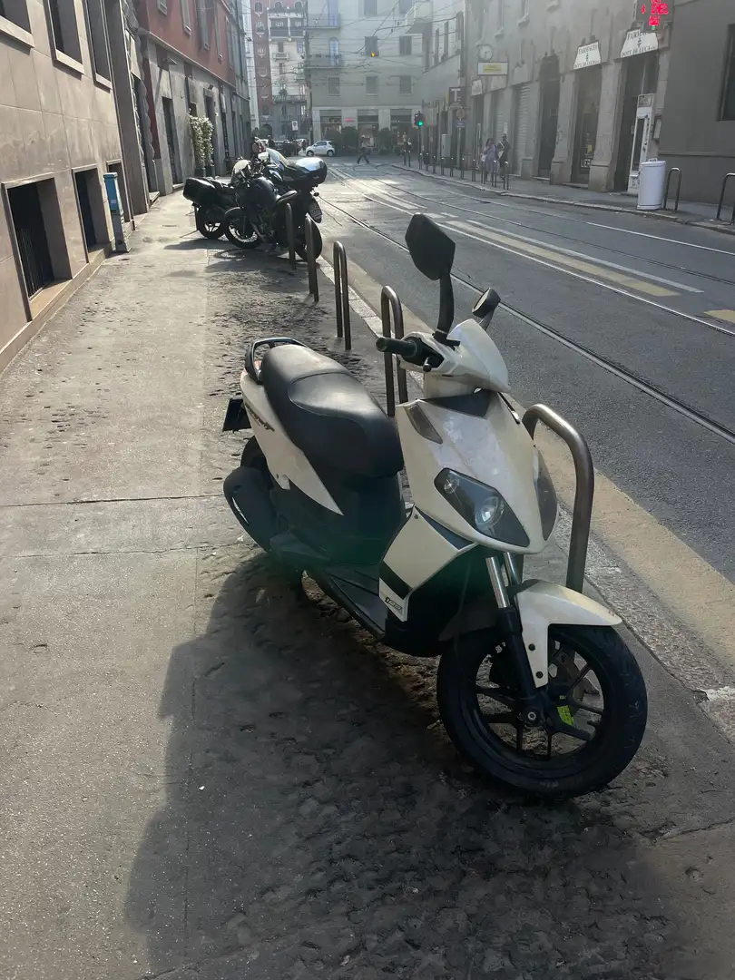 Aprilia Sportcity 125 Blanc - 1