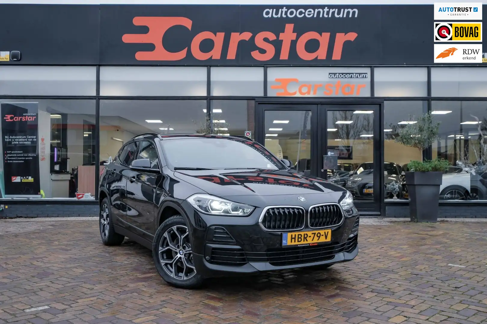 BMW X2 SDrive18i High Executive|Navi|Camera|18'' Černá - 1