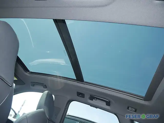 Audi SQ5 view 7