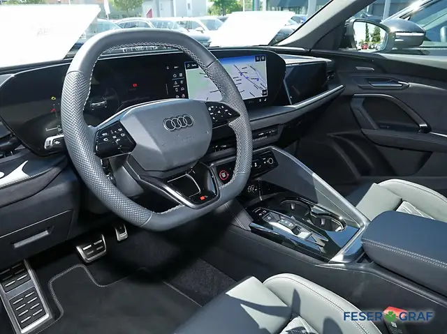 Audi SQ5 view 8