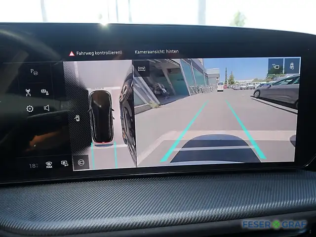 Audi SQ5 view 9