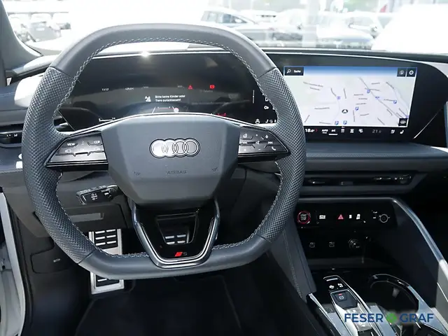 Audi SQ5 view 4