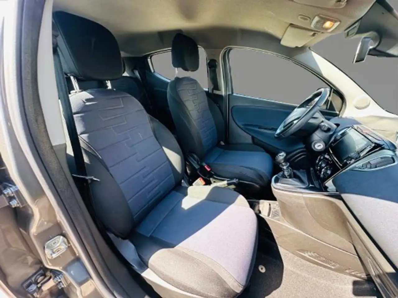 Lancia Ypsilon 1.0 FireFly 70cv Hybrid Platino, миниатюра 9