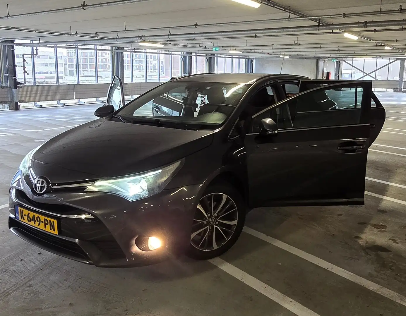 Toyota Avensis Avensis 1.8 VVT-i Business Plus Grijs - 2